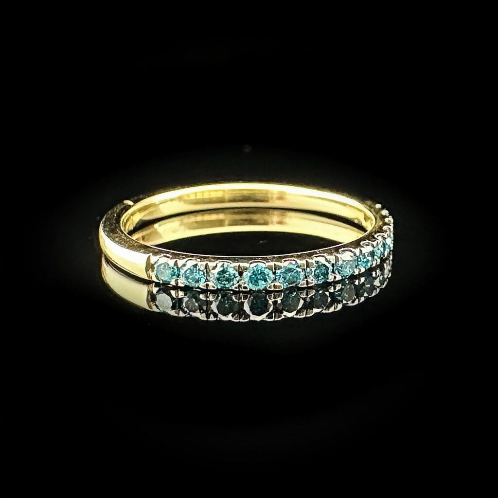 Blue diamond yellow gold band ring - Image 3