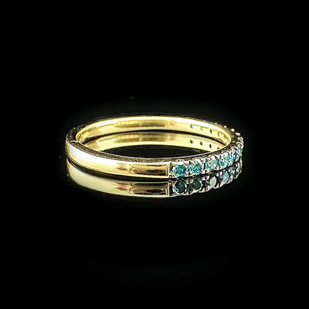 Blue diamond yellow gold band ring - Image 4