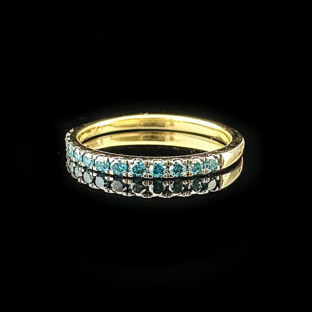 Blue diamond yellow gold band ring - Image 7