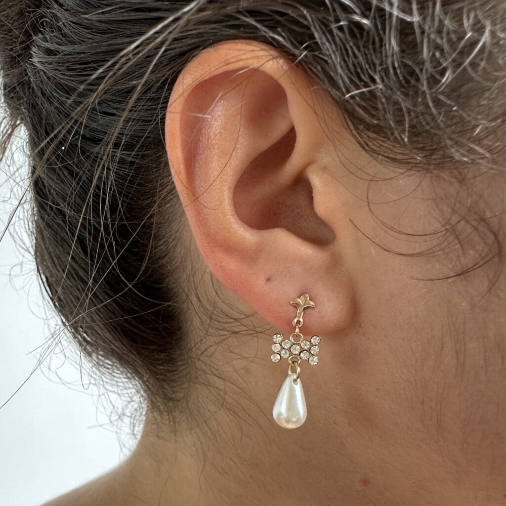 Pearl bow earrings - Image 3