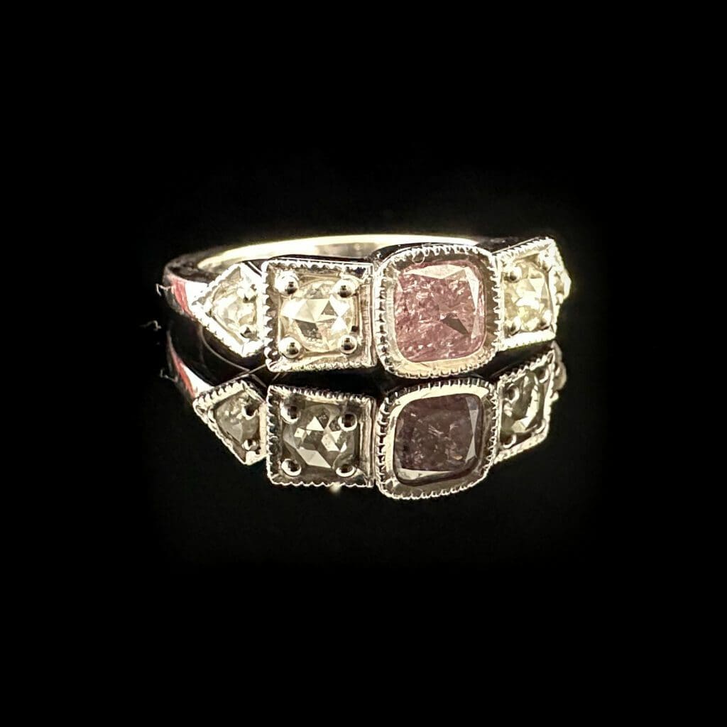 'Ophelia'-Purple/pink cushion cut diamond ring - Image 3