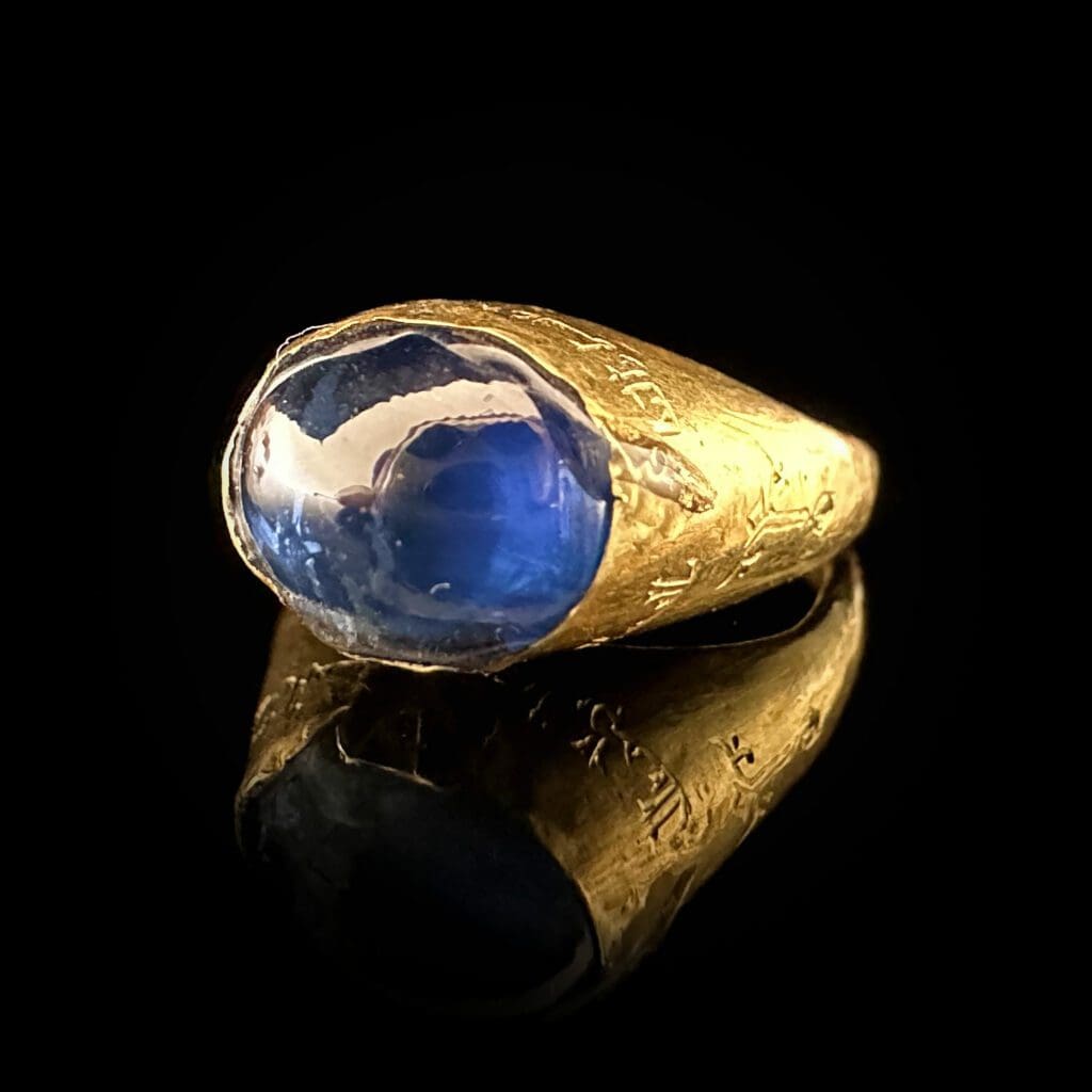 Seljuk gold ring with blue sapphire and Kufic inscription circa 1100-1200 AD