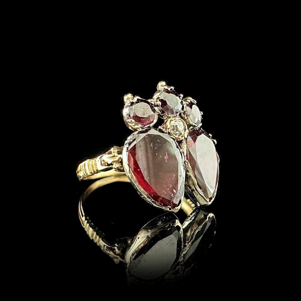 Two hearts-Antique garnet and diamond double heart ring - Image 3