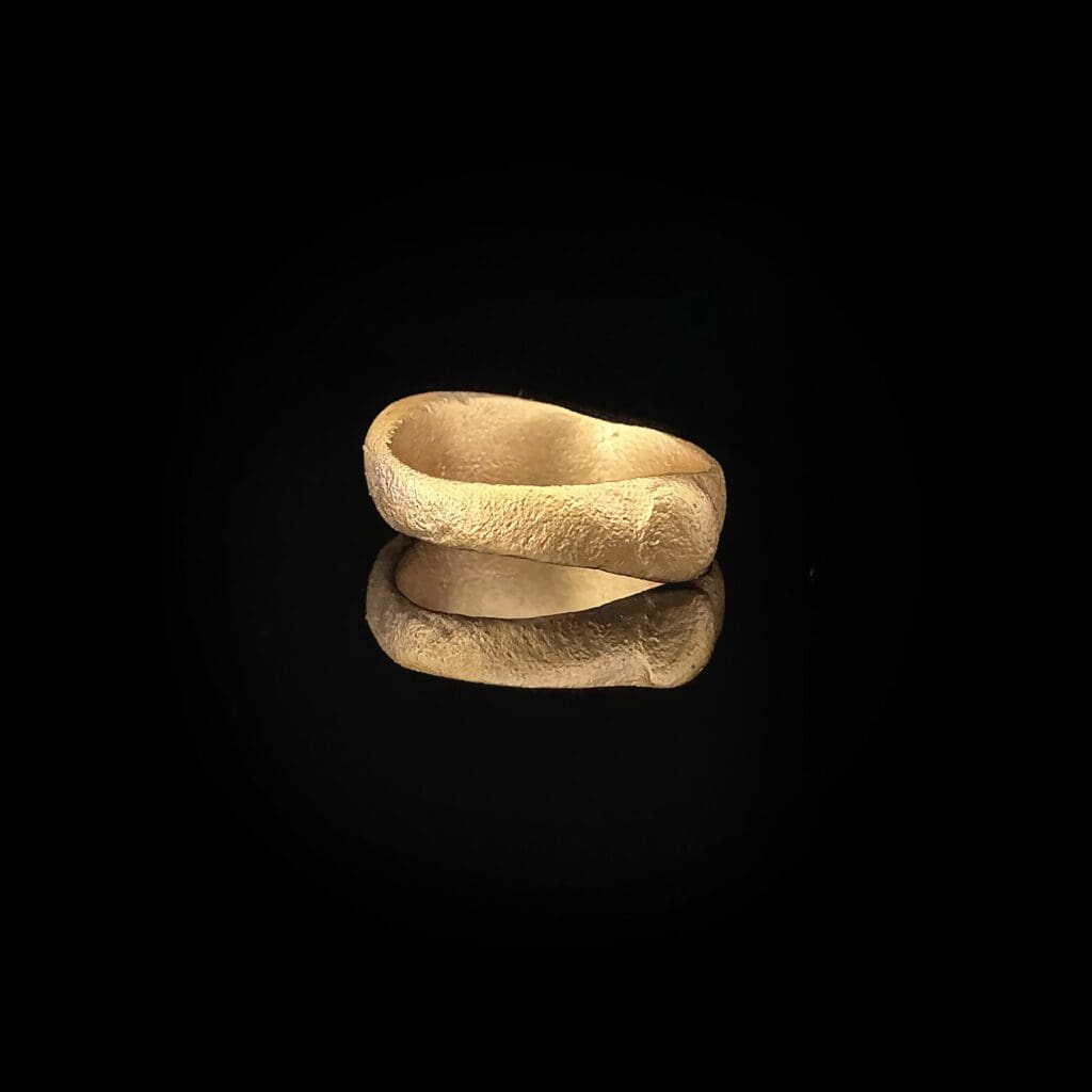 Late Roman/Medieval gilt ring 5th-8th century AD (St Andrew’s cross) - Image 6