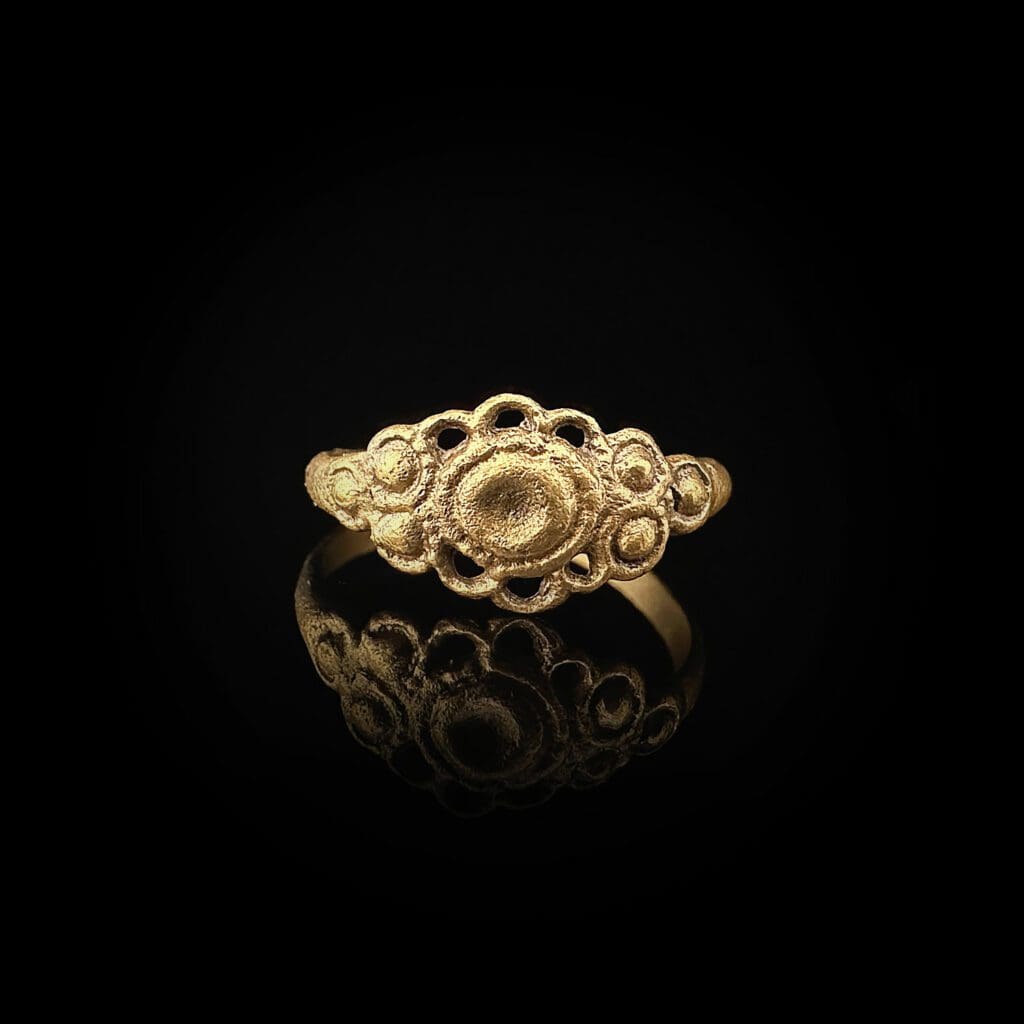 Fine European betrothal ring 9th-12th century