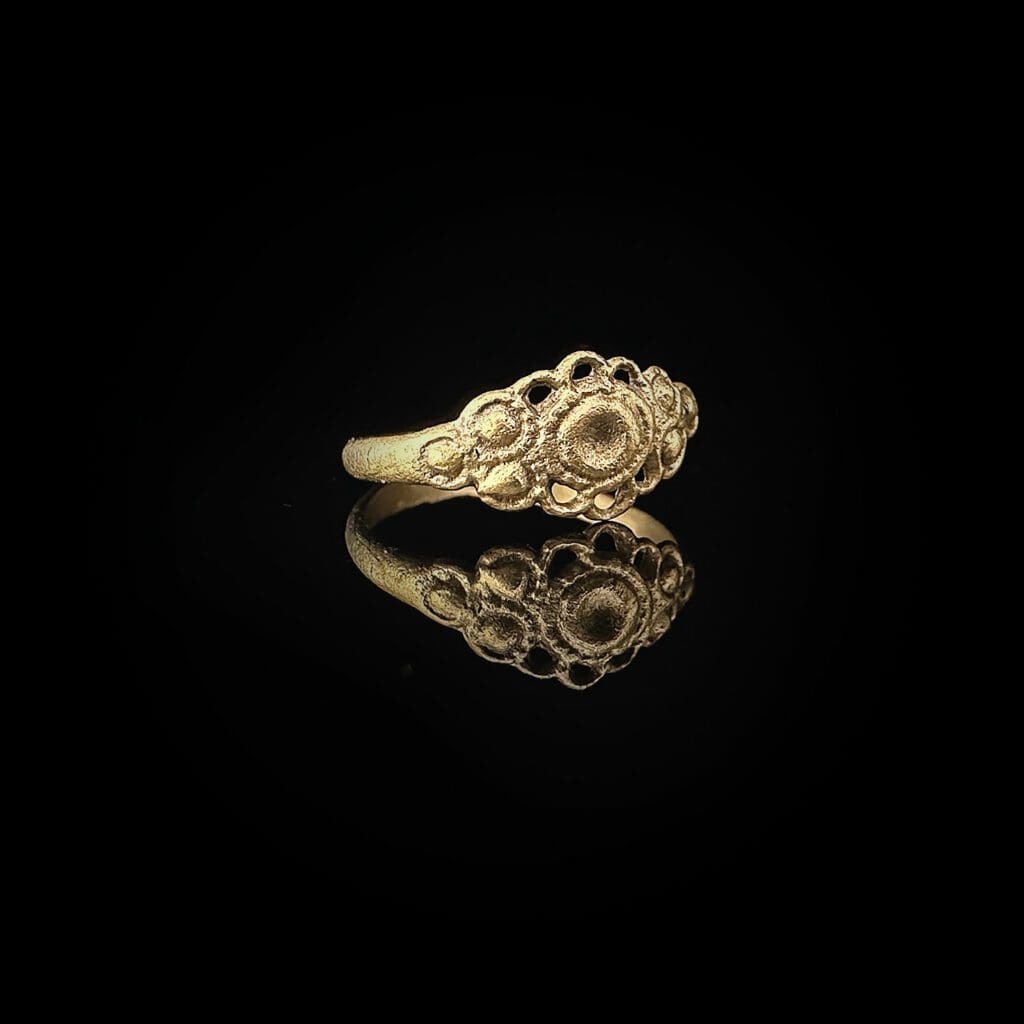 Fine European betrothal ring 9th-12th century - Image 3