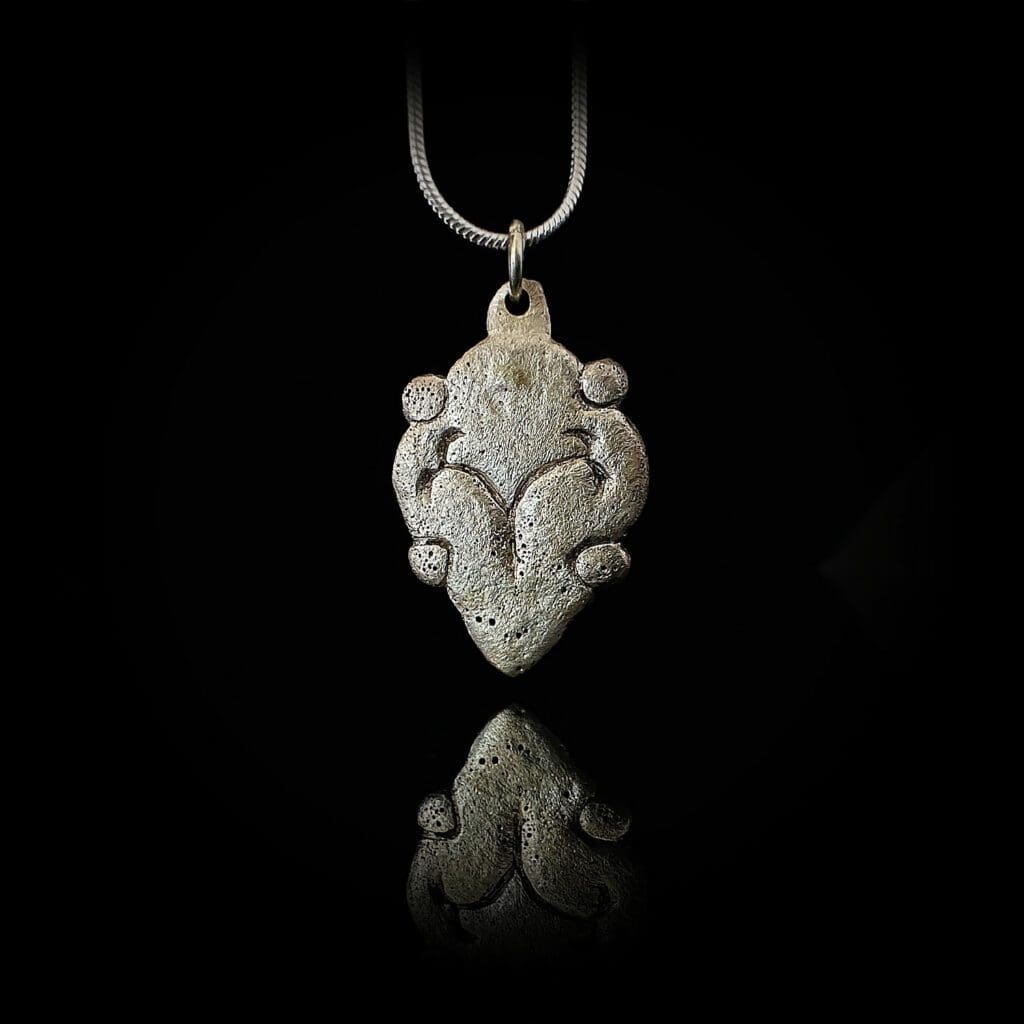 Trefoil Viking heart pendant 950-1050 AD - Image 4