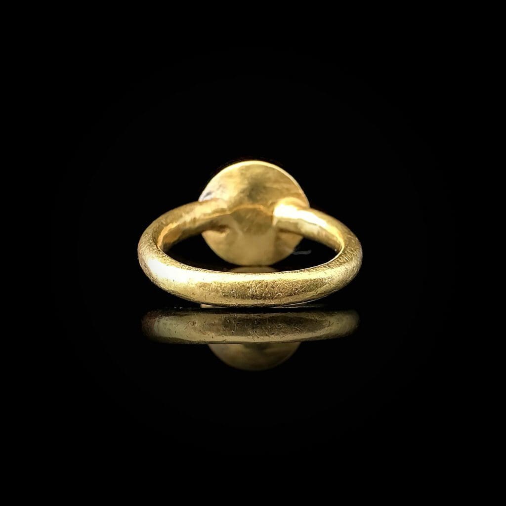 'Lucia'-Roman gold garnet cabochon ring circa 100 AD - Image 5