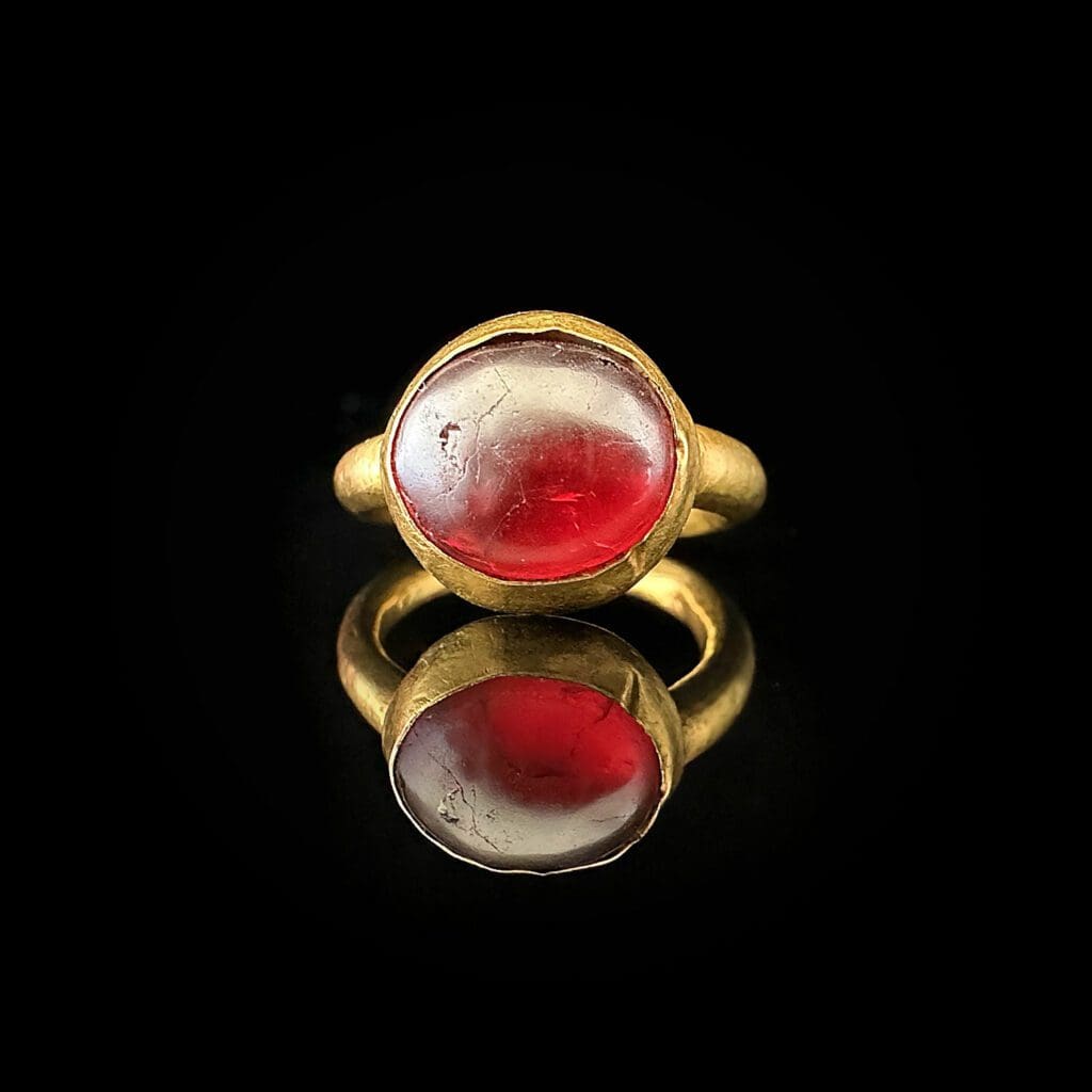 'Lucia'-Roman gold garnet cabochon ring circa 100 AD