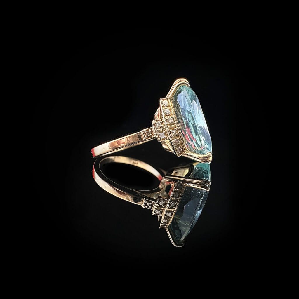 'Aqua'-Aquamarine diamond yellow gold ring - Image 4