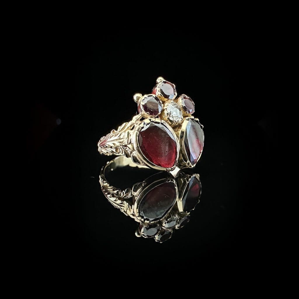 'Twin flame'-Antique garnet and diamond double heart gold ring - Image 3