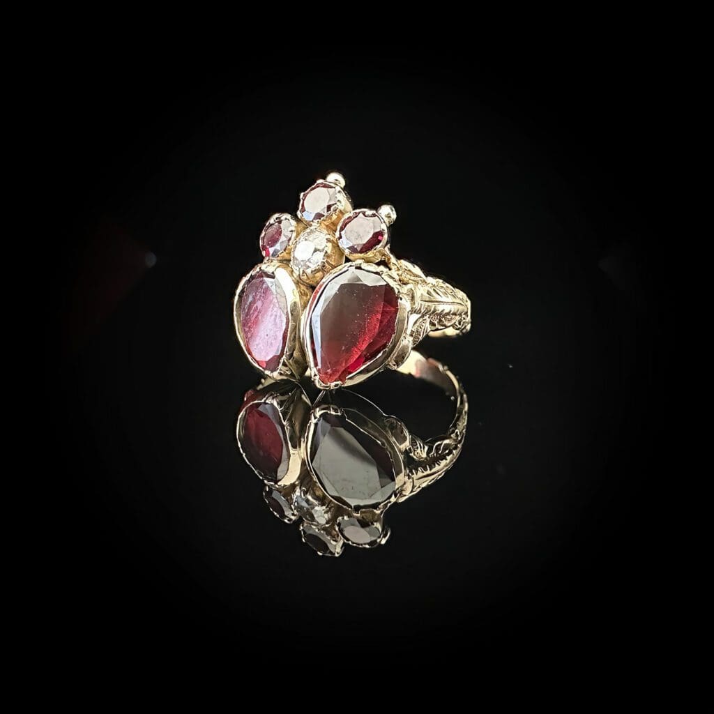 'Twin flame'-Antique garnet and diamond double heart gold ring - Image 7