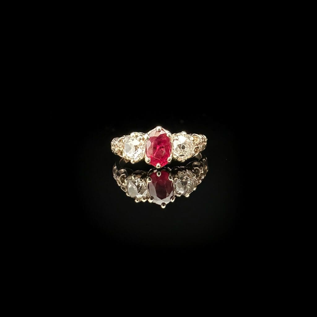 'Geraldine'-Antique ruby diamond 3-stone ring - Image 8