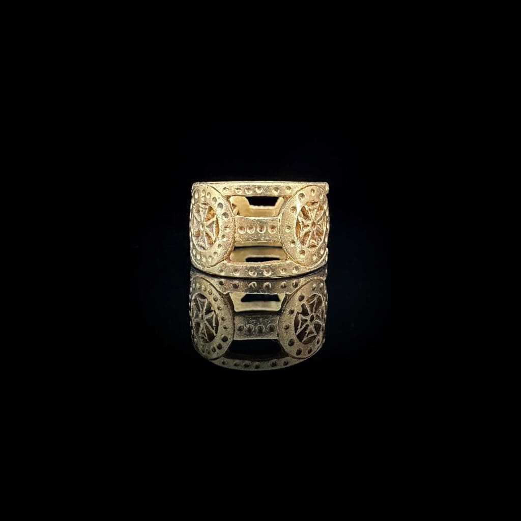 Byzantine open-work gold ring with four crosses Circa 400-500 AD - Image 5