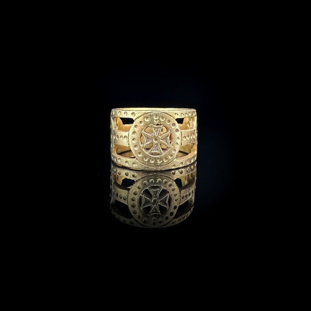 Byzantine open-work gold ring with four crosses Circa 400-500 AD - Image 8