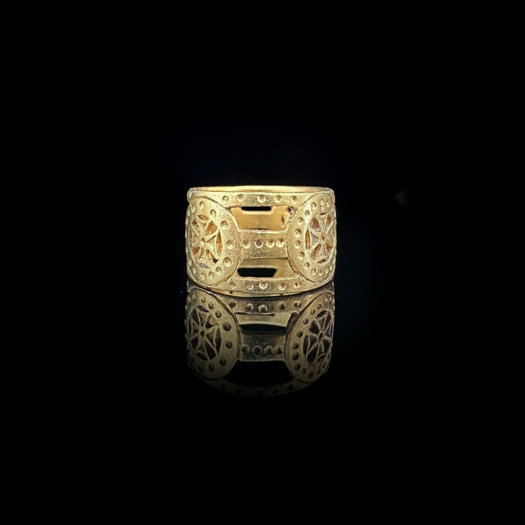 Byzantine open-work gold ring with four crosses Circa 400-500 AD - Image 9