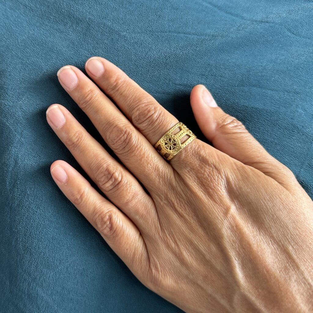 Byzantine open-work gold ring with four crosses Circa 400-500 AD - Image 12