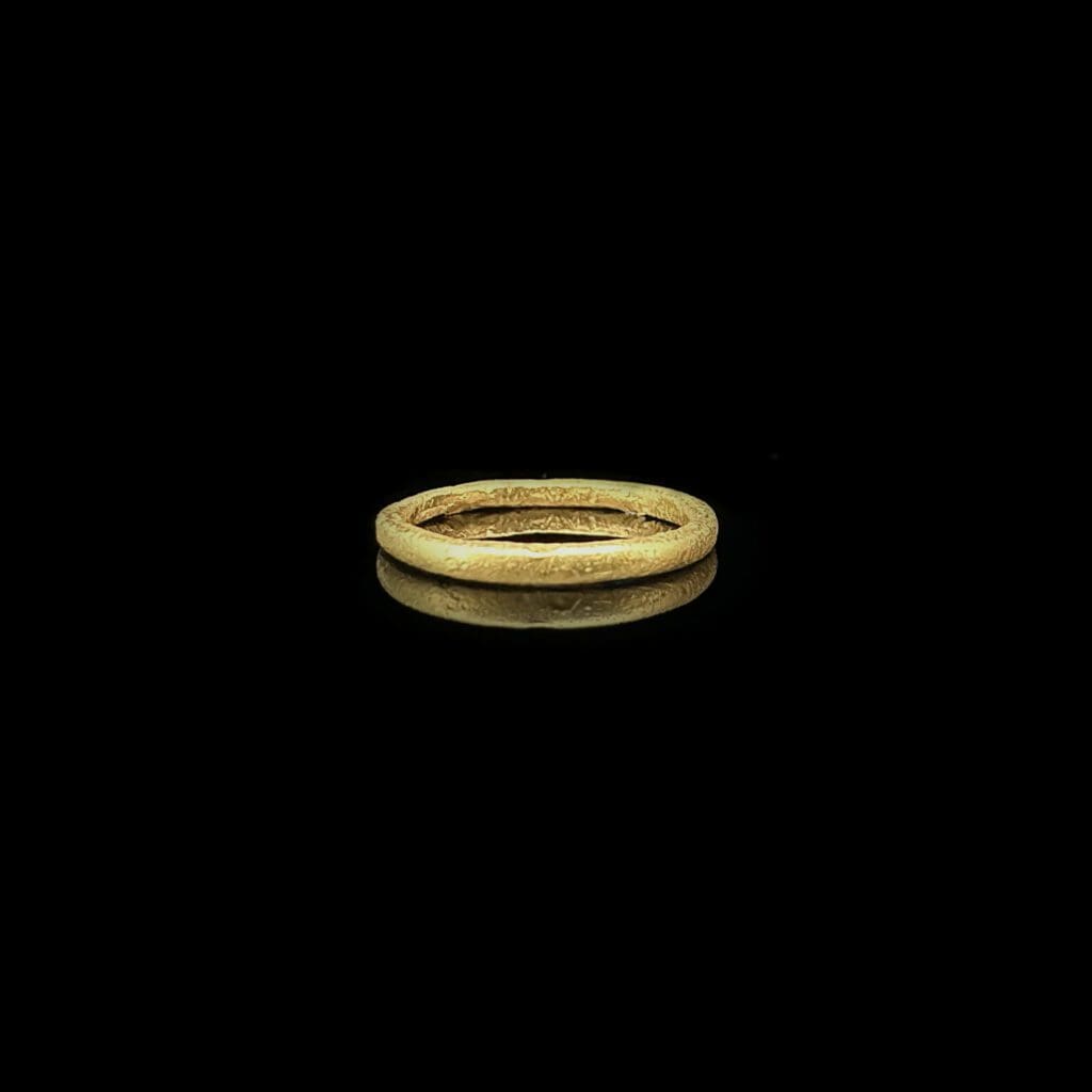 'Astrid'-Viking Saxon solid gold simple hoop ring circa 900 AD - Image 2