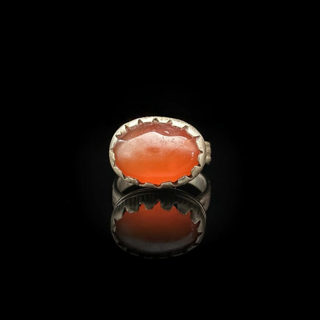 Byzantine silver ring with carnelian cabochon Circa 1200-1300 AD - Image 2