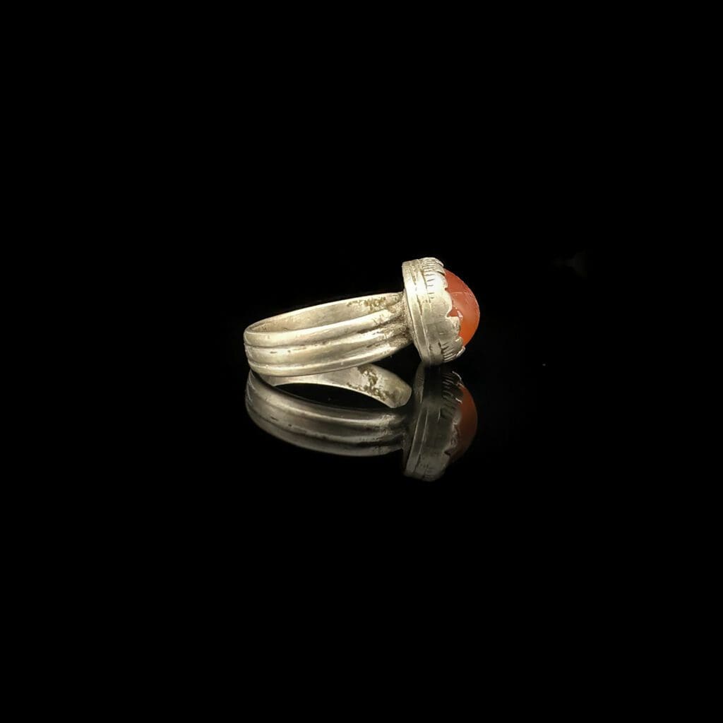 Byzantine silver ring with carnelian cabochon Circa 1200-1300 AD - Image 4