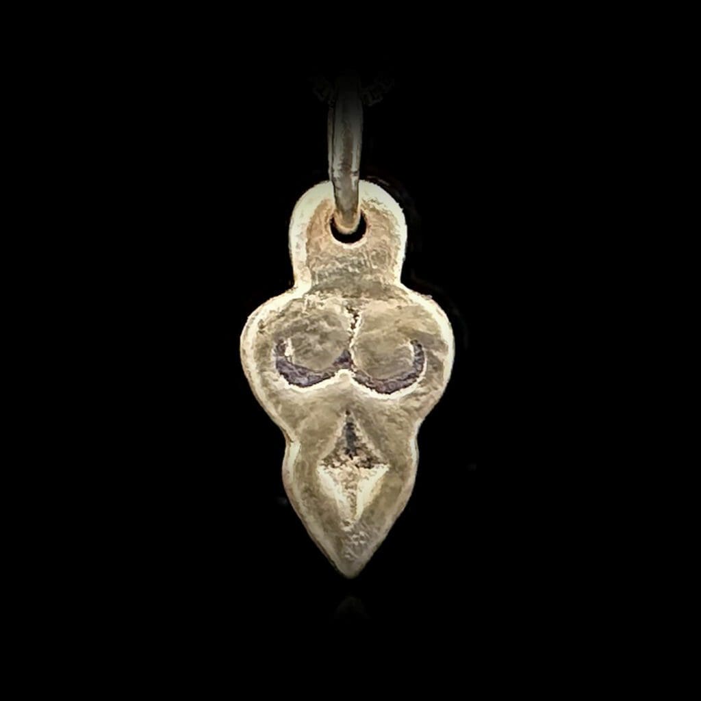 Delicate Viking heart pendant necklace 9th-10th century AD