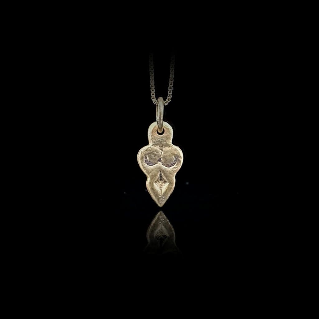 Delicate Viking heart pendant necklace 9th-10th century AD - Image 2