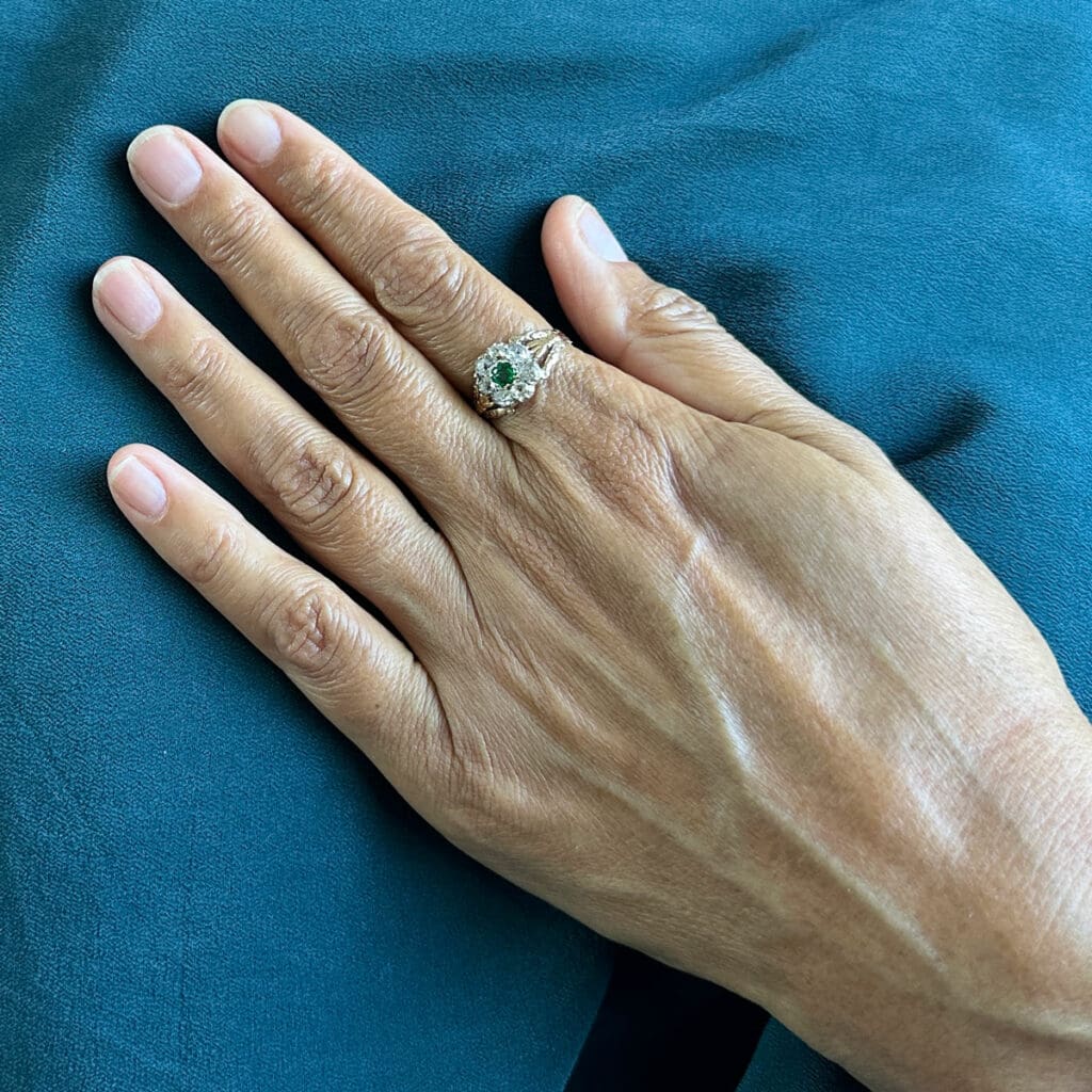 'Elena'-Antique emerald and diamond cluster ring - Image 9