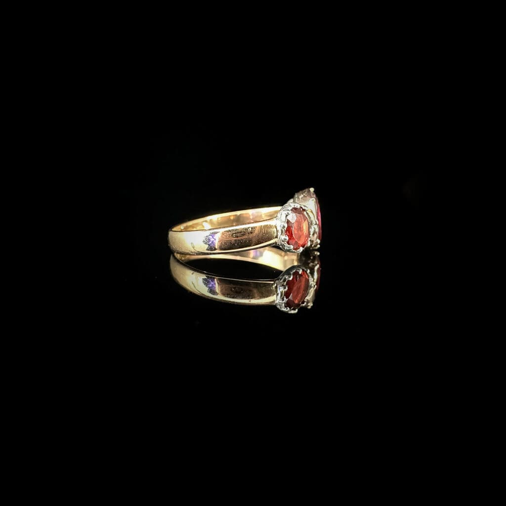 'Alice'-Antique three stone garnet ring - Image 3