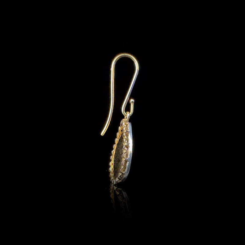 Antique teardrop diamonds in white and yellow gold - Image 4