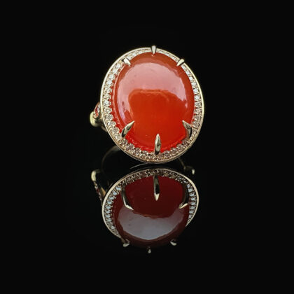 'Cornelia'-Carnelian cabochon diamond ring