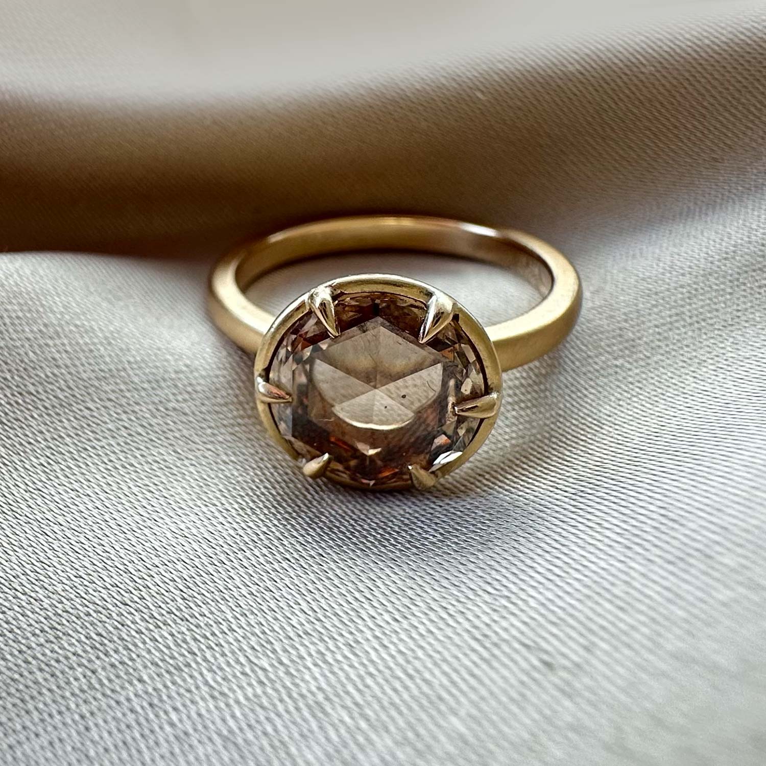 ‘Ariana’- Champagne diamond in yellow gold ring 4 ‘Ariana’- Champagne diamond in yellow gold ring - Image 4