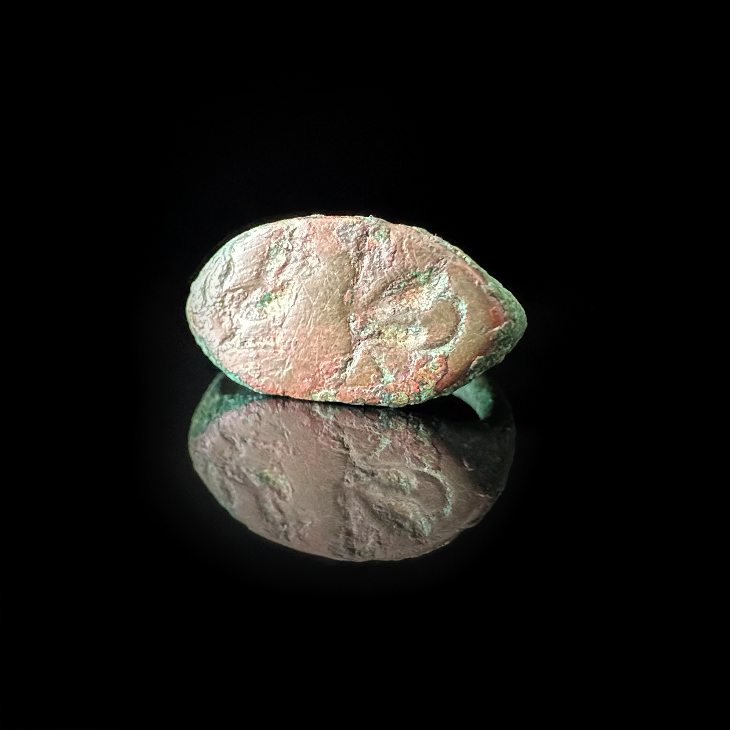 'Lion & Phoenix'- Ancient Egyptian bronze ring, circa 1790-1550 BC 3 'Lion & Phoenix'- Ancient Egyptian bronze ring, circa 1790-1550 BC - Image 3