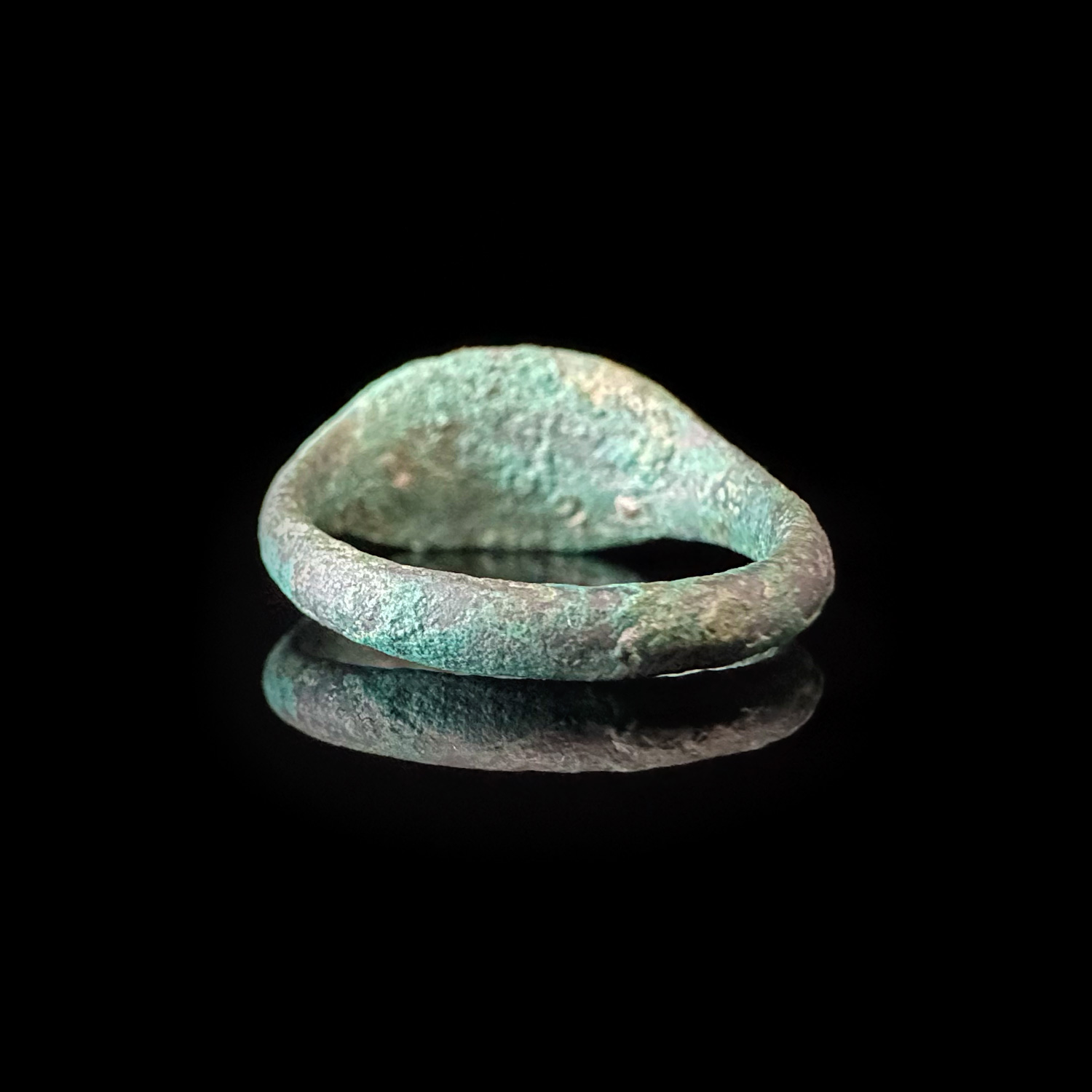 'Lion & Phoenix'- Ancient Egyptian bronze ring, circa 1790-1550 BC 6 'Lion & Phoenix'- Ancient Egyptian bronze ring, circa 1790-1550 BC - Image 6