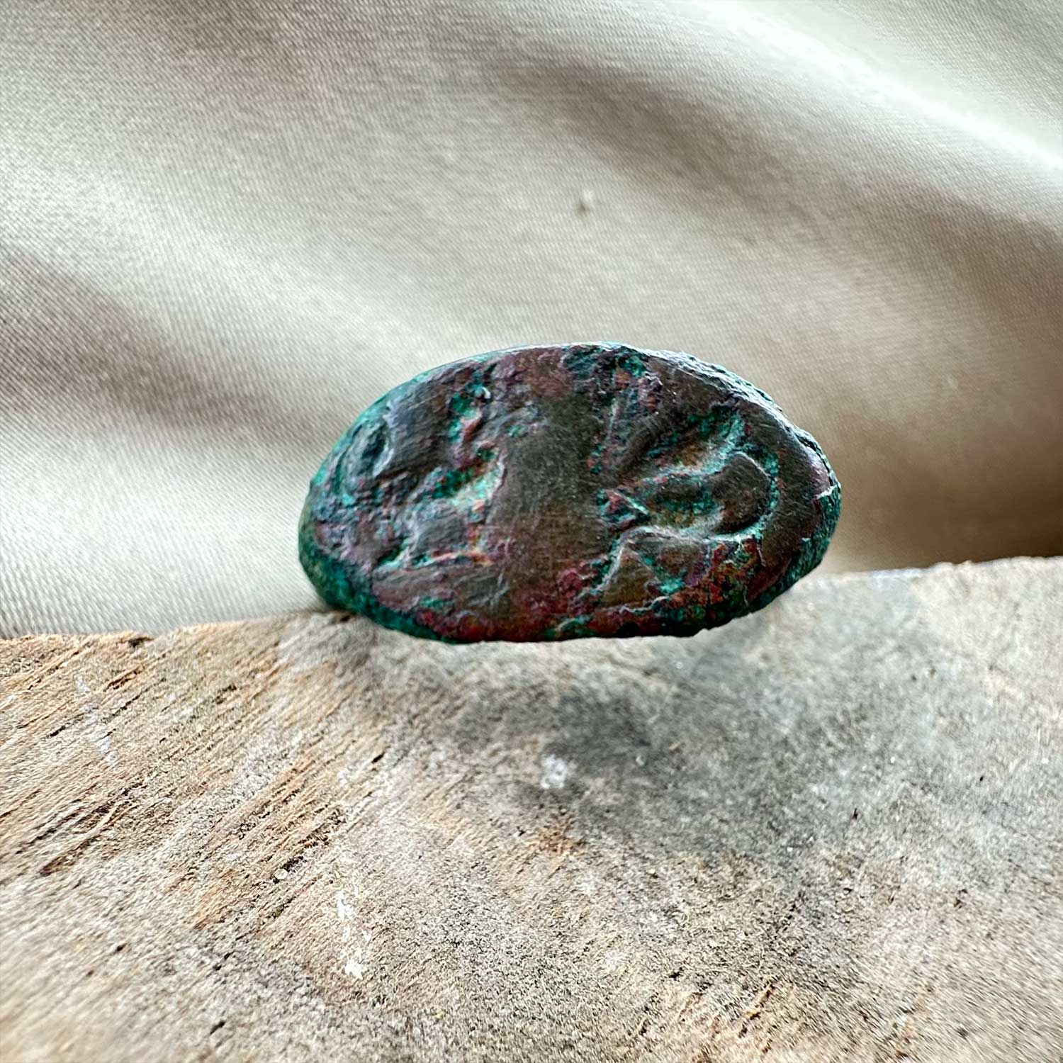 'Lion & Phoenix'- Ancient Egyptian bronze ring, circa 1790-1550 BC 7 'Lion & Phoenix'- Ancient Egyptian bronze ring, circa 1790-1550 BC - Image 7