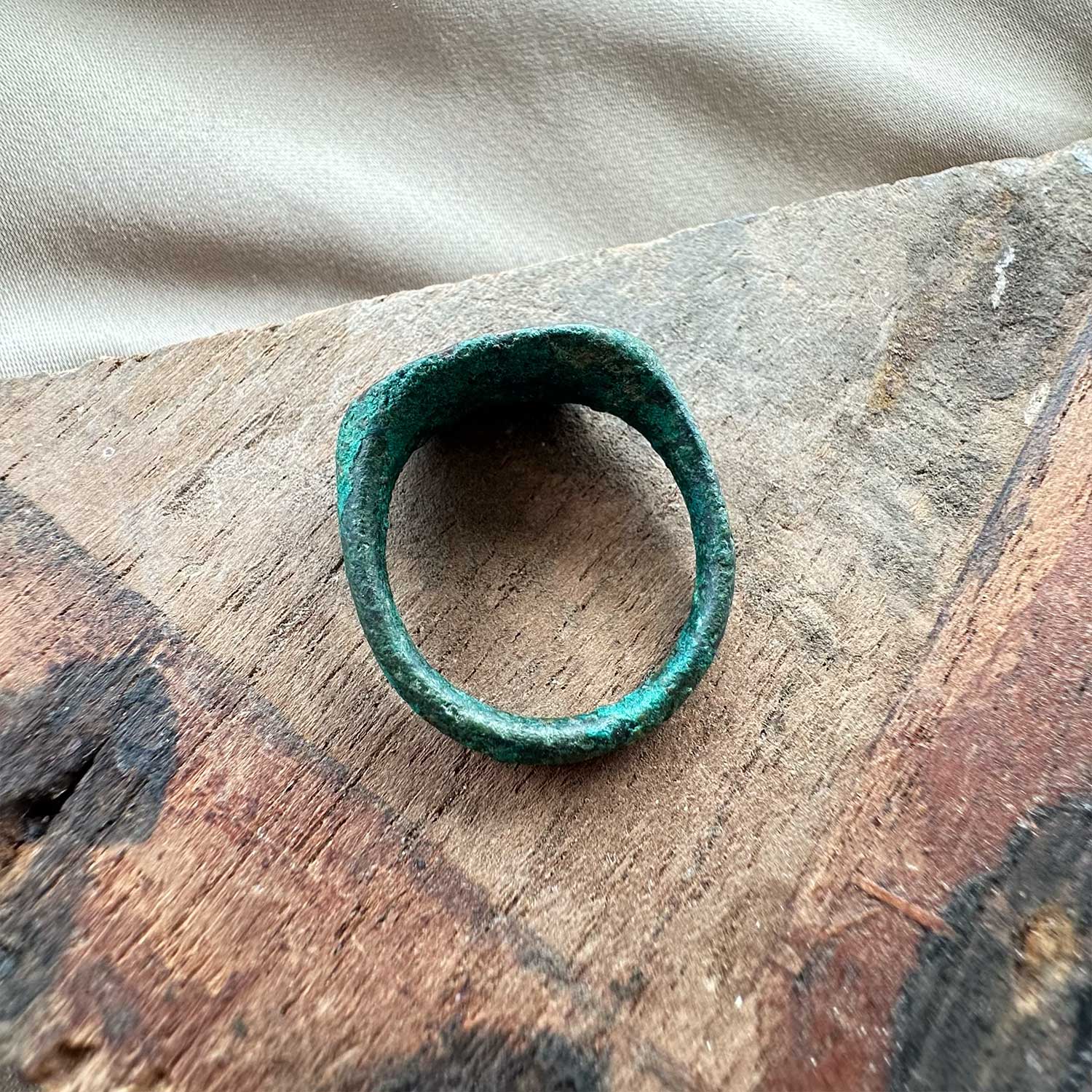 'Lion & Phoenix'- Ancient Egyptian bronze ring, circa 1790-1550 BC 8 'Lion & Phoenix'- Ancient Egyptian bronze ring, circa 1790-1550 BC - Image 8