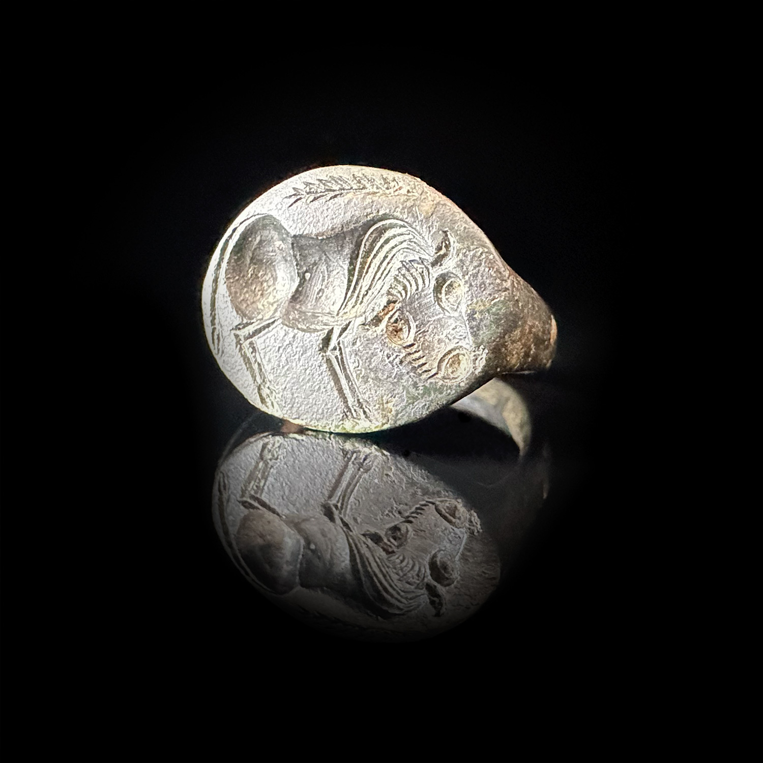 'Bronze Bull'-Antique Eastern Greek bronze ring with bull circa 5th century BC 6 'Bronze Bull'-Antique Eastern Greek bronze ring with bull circa 5th century BC - Image 6