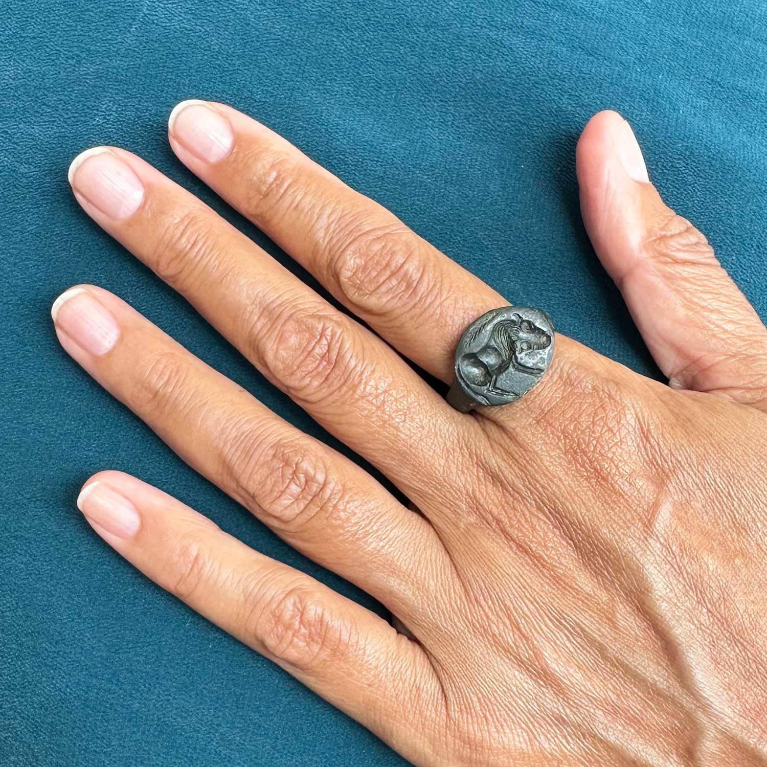 'Bronze Bull'-Antique Eastern Greek bronze ring with bull circa 5th century BC 9 'Bronze Bull'-Antique Eastern Greek bronze ring with bull circa 5th century BC - Image 9