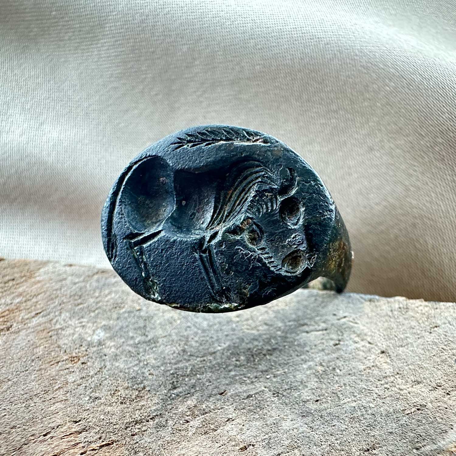 'Bronze Bull'-Antique Eastern Greek bronze ring with bull circa 5th century BC 7 'Bronze Bull'-Antique Eastern Greek bronze ring with bull circa 5th century BC - Image 7